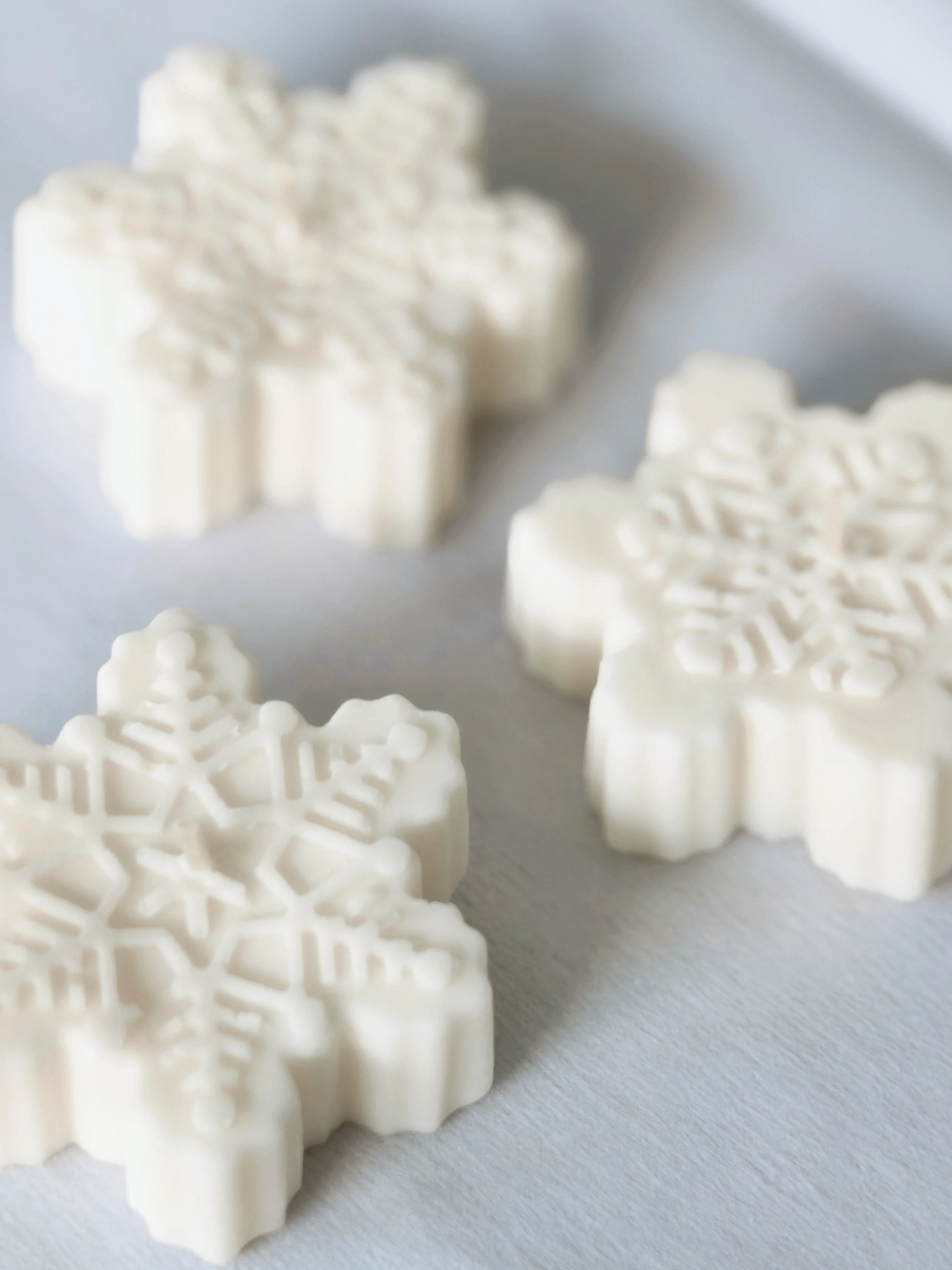 Świeca sojowa w kształcie śnieżynki