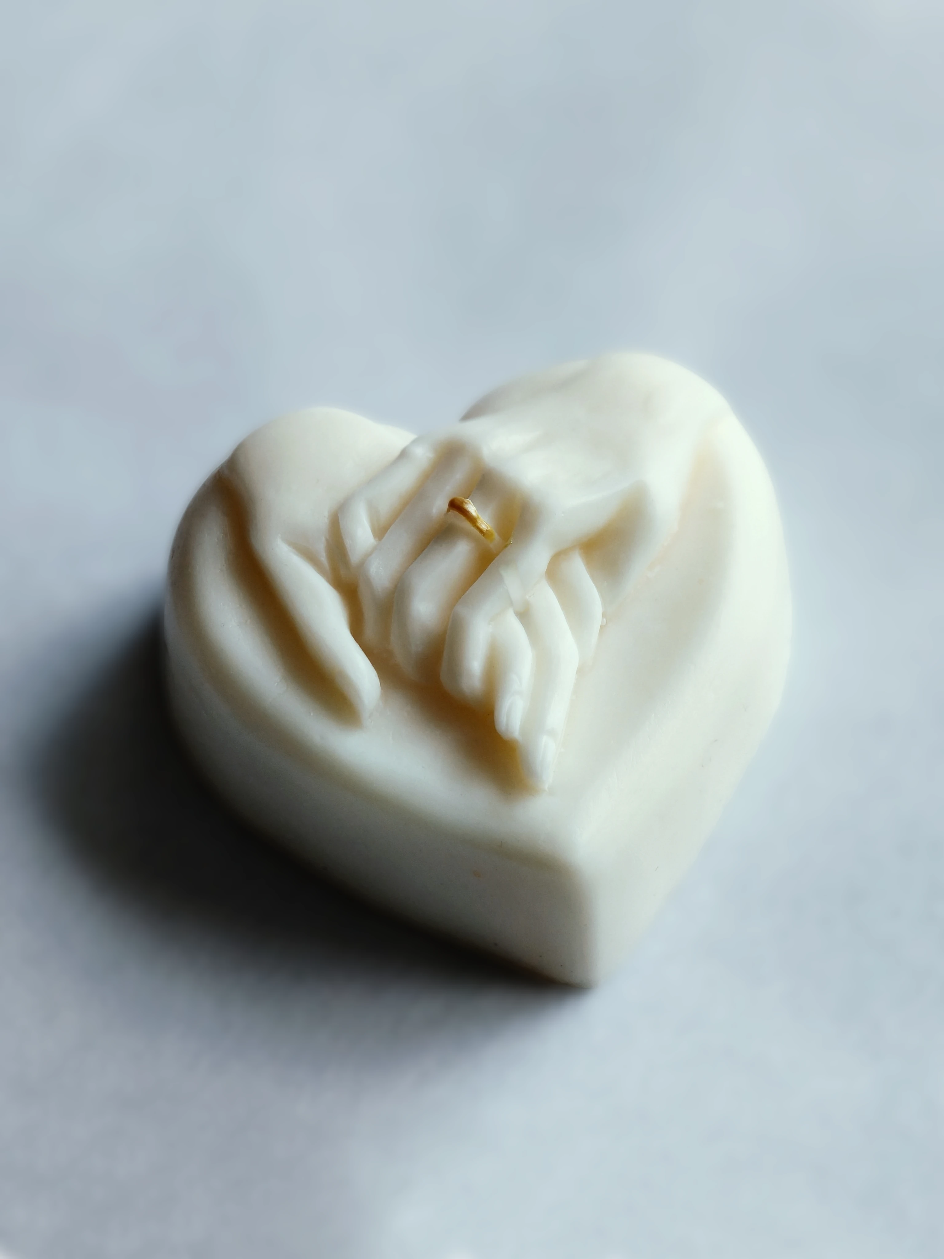 Świeca sojowa w kształcie serca ze ślubnym/zaręczynowym motywem 2